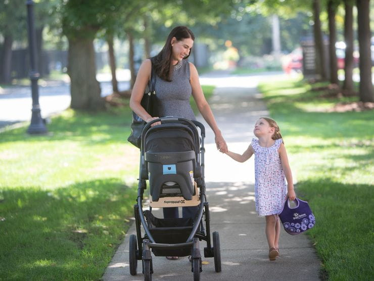 mom and daughter 